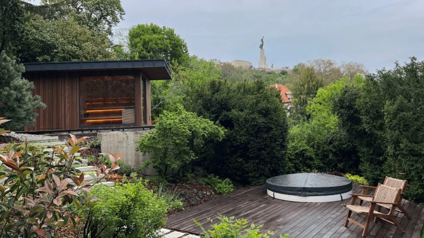 Inštalácia individuálnej prémiovej dizajnérskej kabíny v Budapešti za iba 28 hodín!